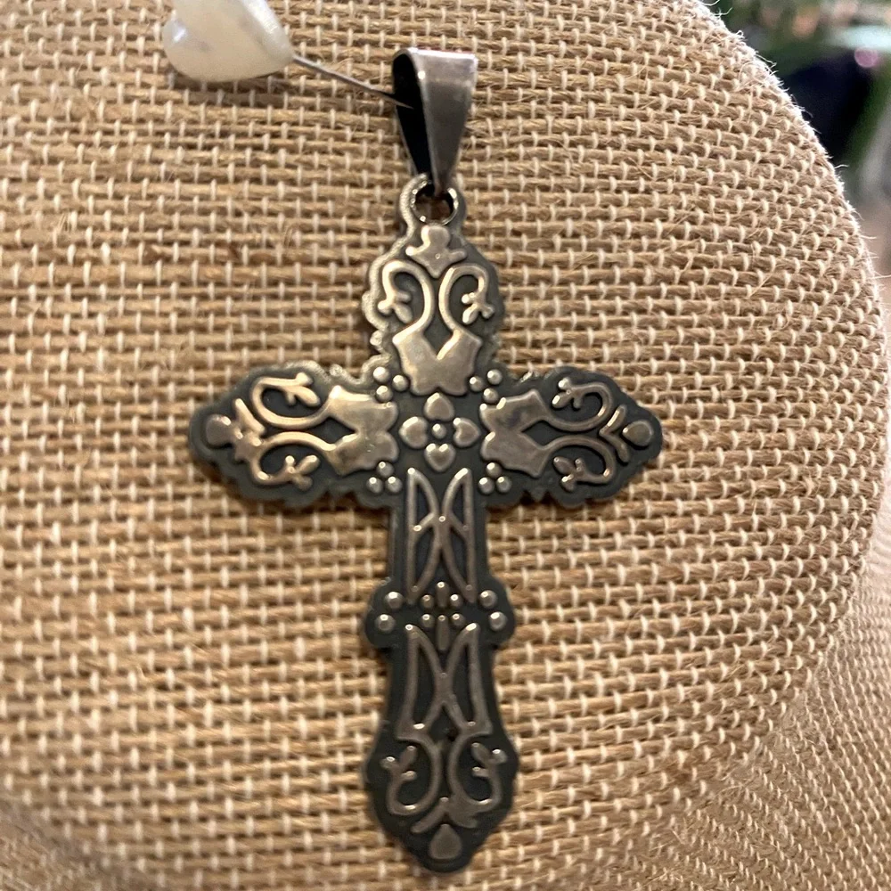 ARTISAN CROSS PENDANT - Picture 1 of 6